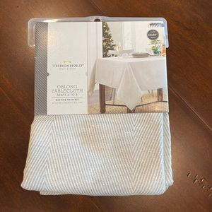 Threshold Oblong Tablecloth 60 x 84” Off White with Silver Sparkle